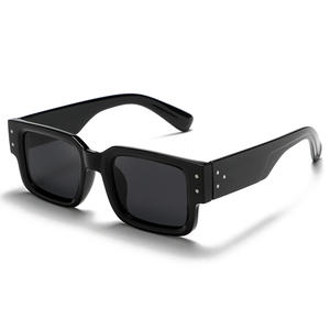 Lunettes de soleil rétro carrées pour hommes, monture TR90, noires, polarisées UV400, verres TAC Type 3, style mode Hong Kong - Product Image 1