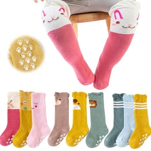 Chaussettes antidérapantes mi-longues pour bébé, motif dessin animé, collection automne-hiver - Product Image 1