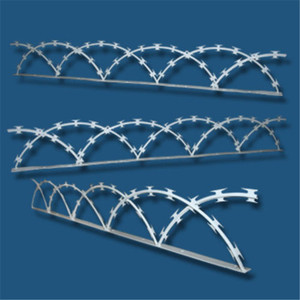 Fil barbelé de rasoir <span class=keywords><strong>concertina</strong></span> fil barb fil de lame l'anti barrière de montée sur <span class=keywords><strong>le</strong></span> dessus de la clôture ou dessus de mur - Product Image 3