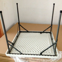 Table pliante carrée portable en HDPE pour 4 personnes, idéale pour le poker, les jeux de cartes, les pique-niques, le camping, les fêtes, les repas en plein air ou en intérieur