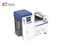 Machine de collage automatique de rouleaux anilox de haute précision avec robot YAMAHA pour la production de boîtes rigides de luxe et de lignes de production d'emballages