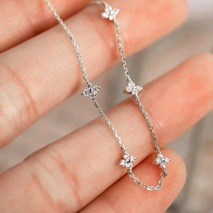 <span class=keywords><strong>Collier</strong></span> Minimaliste en Gros avec Pendentif Fleur, Chaîne à Maillons Trèfle à Quatre Feuilles en Moissanite 3.0mm 0.1ct Couleur D VVS1 pour Femmes - Product Image 4