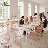Chaises de salle à manger Sunland Luxury Steel Wire, finition or rose, adaptées aux hôtels, restaurants et banquets en intérieur.