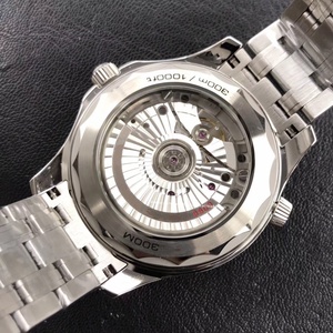 Reloj deportivo de buceo de lujo de alta calidad en acero inoxidable 8806 8500 8900 con cristal de zafiro y pantalla luminosa - Product Image 5