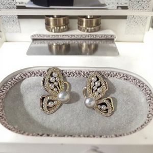 Boucles <span class=keywords><strong>d</strong></span>'oreilles pour femmes, <span class=keywords><strong>histoire</strong></span> <span class=keywords><strong>d</strong></span>'amour, papillon creux doux, perle plaquée <span class=keywords><strong>or</strong></span>, alliage, nouvelle tendance pour anniversaire, fête - Product Image 6