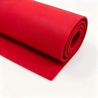 Rouleau de tissu non tissé aiguilleté coloré sur mesure en gros, livraison rapide de rouleaux non tissés