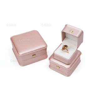Coffret bijoux velours personnalisé rectangulaire emballage plastique pour collier, bracelet, boucle d'oreille, bague bijoux - Product Image 5