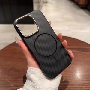 Coque de téléphone de <span class=keywords><strong>luxe</strong></span> légère et tendance en fibre de carbone pour hommes et femmes, compatible avec les modèles Apple <span class=keywords><strong>XR</strong></span> modifiés en 16 Pro et <span class=keywords><strong>XR</strong></span> modifiés en 13 Pro - Product Image 5