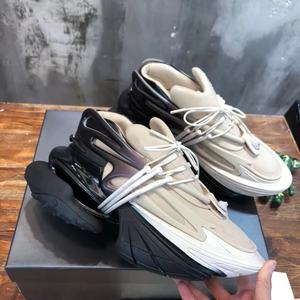 รองเท้าผ้าใบแฟชั่นผู้ชายคุณภาพสูง น้ำหนักเบา ระบายอากาศดี ซับแรงกระแทก ป้องกันกลิ่น พื้นหนา รองเท้ากีฬาลำลอง - Product Image 6