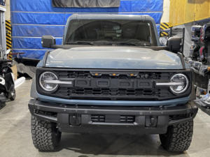 Parrilla Delantera Estilo Raptor para <span class=keywords><strong>Ford</strong></span> <span class=keywords><strong>BRONCO</strong></span> 2021-2025, Plástico ABS <span class=keywords><strong>Gris</strong></span> con Luz, Nueva Condición, Parrillas para Automóviles - Product Image 4