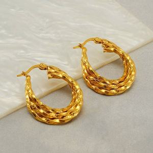 Boucles d'oreilles spirales en acier inoxydable haut de gamme de style européen et américain, nouvelle mode, plaquées or, style rétro français, géométriques, pour les fêtes - Product Image 1