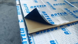 Feuille de film composite en aluminium auto-adhésif Antela de taille personnalisée pour l'<span class=keywords><strong>insonorisation</strong></span> des portes de <span class=keywords><strong>voiture</strong></span> avec garantie de 3 ans - Product Image 3