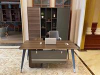 Bureau d'ordinateur exécutif moderne en forme de L avec structure en bois et métal, armoire de rangement latérale pour bureau et salle d'étude