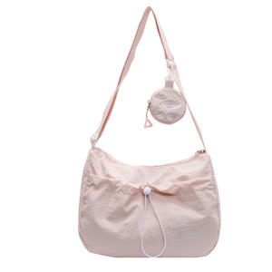 Sac fourre-tout vintage en PU grande capacité, détails rivets perlés, sac à bandoulière unisexe été 2026 avec fleurs, design pliable, fermeture éclair - Product Image 4