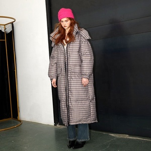 Prêt Stock femmes <span class=keywords><strong>longue</strong></span> <span class=keywords><strong>doudoune</strong></span> grande taille Plaid épaissi vers le bas manteau surdimensionné hiver chaud vêtements d'extérieur - Product Image 1