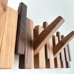 Perchero de pared con forma de piano de madera maciza de nogal, ganchos para guardar sombreros y abrigos, diseño duradero - Product Image 5