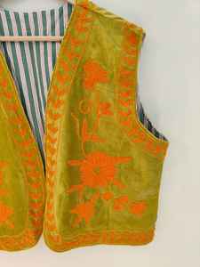 Chaqueta Bomber de Terciopelo con Bordado Hermoso, Hecha a Mano, Estilo Boho Floral, Ecológica, Reversible, para Invierno - Product Image 4