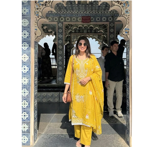 Ensemble Salwar en coton brodé jaune moutarde, sans plis, séchage rapide, avec tenue décontractée ethnique élégante pour femmes - Product Image 1