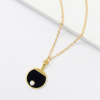 Collier tendance en alliage en forme de raquette de tennis de table, rouge, noir, plaqué or, avec pendentif en perle pour femmes