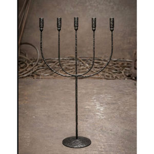 Achetez un porte-bougie pilier avec un candélabre en fer forgé à la main et cinq branches pour une utilisation domestique. - Product Image 1