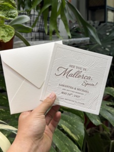 Tarjeta de Felicitación de Papel de Algodón con Impresión Tipográfica en Relieve, Recuerda tu Boda en Mallorca, España, Guarda la Fecha - Product Image 1