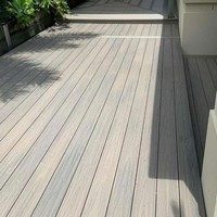 Planche de terrasse WPC moderne 25 mm à grain de bois, co-extrusion PVC, noyer, système clic, antidérapante, étanche, pour extérieur et jardin