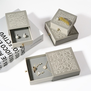 Boîte à bijoux rigide haut de gamme de luxe avec motif floral Gesang, boîte à bijoux avec tiroir, sac en papier et poignée de tiroir en métal - Product Image 5