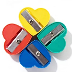 Sacapuntas Divertido con Forma de Corazón, Sacapuntas de Plástico Manual para Adultos, Estudiantes, Escuela, Clase, Hogar y Oficina - Product Image 1