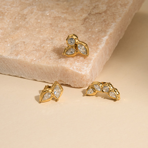 <span class=keywords><strong>Orecchini</strong></span> a perno MYNECK unici in <span class=keywords><strong>acciaio</strong></span> inossidabile placcato oro PVD 18K con zirconi scintillanti, stile OL, alla moda, per ragazze VSCO - Product Image 4