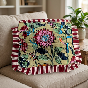 Bolso Tote Estilo Bohemio con Estampado Floral Exótico - Diseño Panelado Sostenible en Caqui y Multicolor con Cierre de Cremallera y Cadenas - Product Image 3