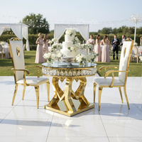 Magnifique ensemble de supports de table de mariage romantiques dorés, de luxe onirique, en acier inoxydable avec plateau en verre miroir, pour banquets et réceptions en extérieur