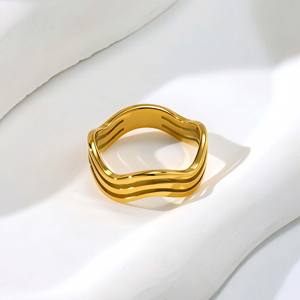 แหวนสแตนเลสชุบทอง 18K ดีไซน์คลื่นหลายชั้น ทันสมัย เรียบหรู สไตล์ยูนิเซ็กส์ สำหรับใส่ทุกวัน - Product Image 2