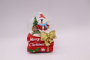 Bola DE AGUA DE Ángel de Navidad de 100MM, pingüino de Papá Noel, Reno montando <span class=keywords><strong>en</strong></span> bicicleta, globo de nieve de resina con lazo de oro rojo, caja de regalo - Product Image 4