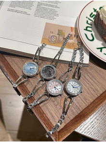 Reloj de Pulsera de Cuarzo para Mujer con Cristales Plateados, Esfera de Nácar y Bisel Completo de Diamantes de Imitación, Brazalete de Eslabones Único - Product Image 2