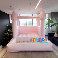 Château gonflable commercial rose pastel en PVC, avec piscine à balles, idéal pour les fêtes et les mariages