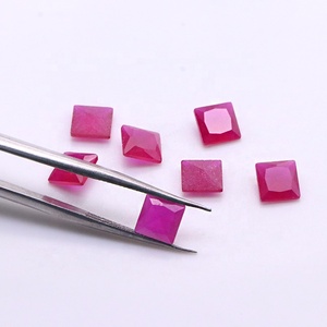 Bán Buôn Giá Cát Dưới <span class=keywords><strong>Corundum</strong></span> 3*3Mm Để 7*7Mm 5 # Hình Vuông Màu Đỏ Hình Dạng Tất Cả Các Kích Thước Lỏng Đá Quý <span class=keywords><strong>Corundum</strong></span> Tổng Hợp Của <span class=keywords><strong>Ruby</strong></span> Đá - Product Image 2