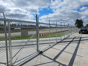 Yuking Galvanized Chain Link Fence with Rhombus <b>Mesh</b> 1mm-4mm <b>Wire</b> Gauge - Product Image 5