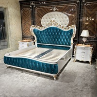 Lit double de luxe de style néoclassique français en bois massif 1,8 m, revêtement en flanelle, détails sculptés, décorations en strass, mobilier de maison
