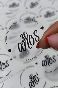 Autocollants personnalisés, étiquettes personnalisées en forme de dessin animé, étiquettes personnalisées découpées à la forme, et scellés d'emballage adhésifs en PVC imperméables personnalisés. - Product Image 4