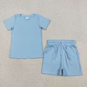 Conjunto de camiseta básica verde de manga corta y pantalones cortos con cintura elástica para niños pequeños, conjunto cómodo de verano para niños para jugar a diario - Product Image 3