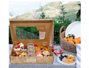 Caja de papel Kraft de lujo reciclable, Contenedor de cartón rígido para Sushi, caja de embalaje de Sushi plegable personalizada con ventana - Product Image 6