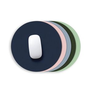 แผ่นรองเมาส์สำนักงานแบบกำหนดเองขายส่ง สำหรับของขวัญส่งเสริมการขาย พื้นผิวเรียบ ทนทานต่อการสึกหรอ ทำจากหนัง PVC กันน้ำ - Product Image 1