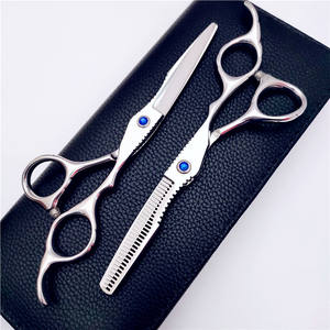 กรรไกรตัดผมใบมีดสีแดง 6 นิ้ว หัวตรง สแตนเลส 440C กรรไกรซอยผมมืออาชีพ สำหรับคนถนัดขวา - Product Image 3