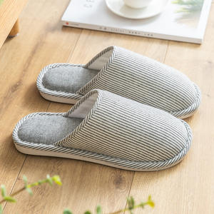 Chaussons d'hiver pour femmes et hommes, taille universelle, antidérapants, doux et chauds, chaussures d'intérieur pour l'hiver - Product Image 4