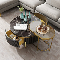 Table basse ronde moderne de luxe Puruo en marbre fritté avec base nervurée et bordure dorée pour salon