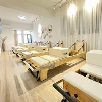 Máquina de Pilates Profesional de Madera de Arce de Grado Estudio Clásico, Tamaño Completo, Personalizada de Fábrica China 2026