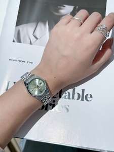 Montre bracelet en acier pour dames avec calendrier et cadran coloré - Product Image 6