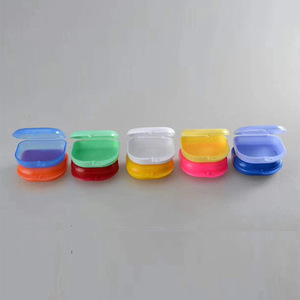 Caja de almacenamiento de dentaduras postizas Lankang, estuche portátil de plástico para cuidado bucal de adultos - Product Image 3