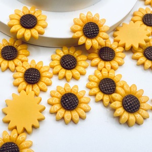 100 Piezas de Piedras Decorativas de Resina Hechas a Mano con Diseño de Girasol Amarillo Pintado, para Manualidades, Decoración de Jardín 3D, Scrapbooking, Lazos para Boda - Product Image 5