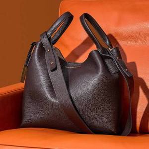 Sac à main chic pour femmes en similicuir avec bandoulière fonctionnelle, intérieur spacieux, sac à la mode élégant pour les voyages de week-end - Product Image 4